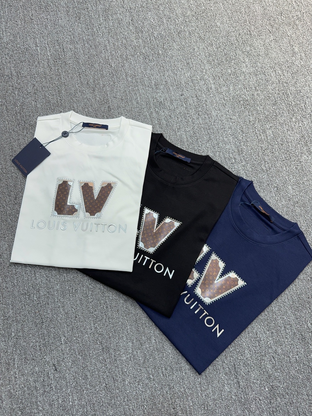 [TOP] Louis Vuitton LV Men's T-shirt - 3 Colors