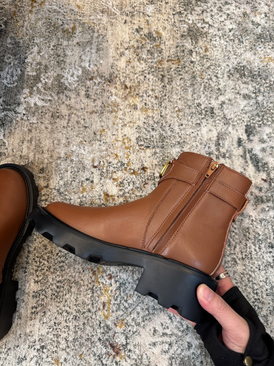 [TOP] VALENTINO 6cm Mid Heel Cowhide Short Boots  - Black