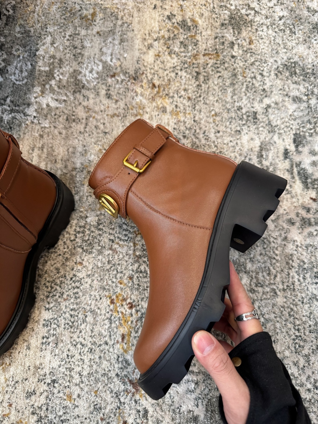 [TOP] VALENTINO 6cm Mid Heel Cowhide Short Boots  - Black