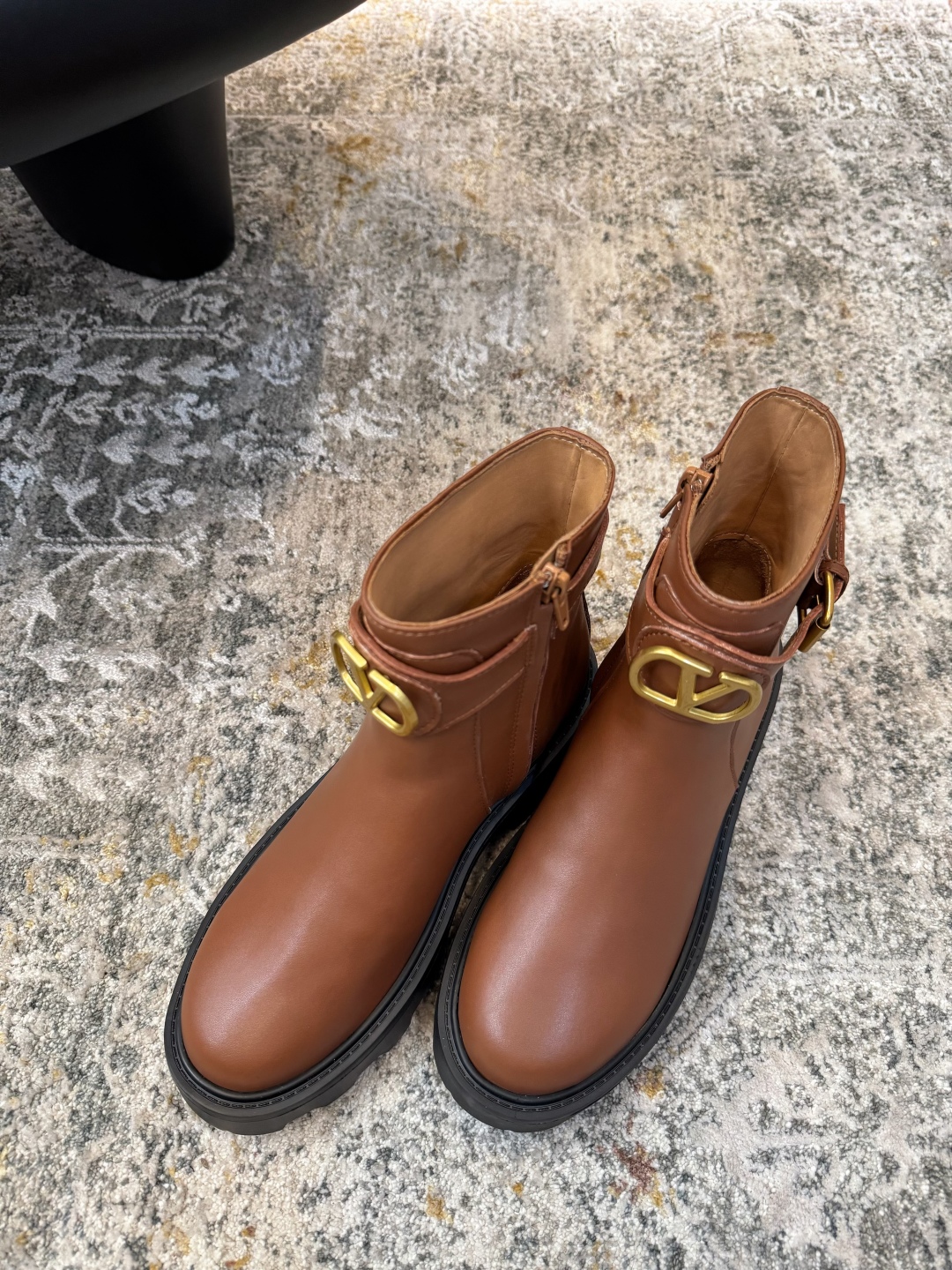 [TOP] VALENTINO 6cm Mid Heel Cowhide Short Boots  - Black