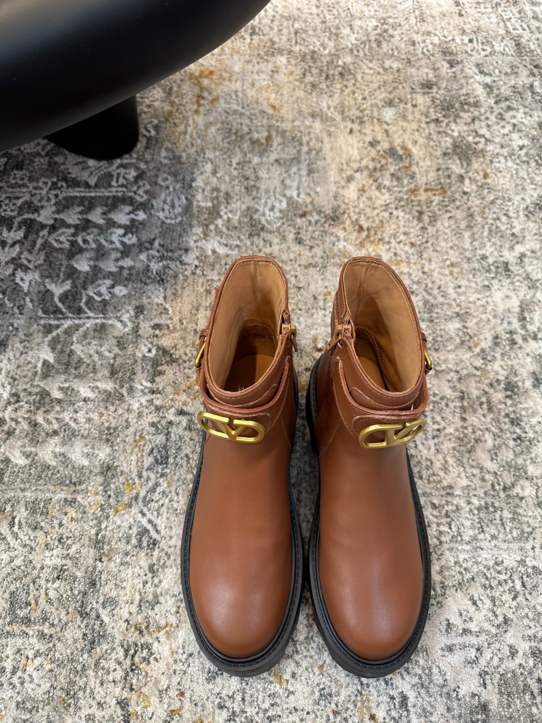 [TOP] VALENTINO 6cm Mid Heel Cowhide Short Boots  - Black