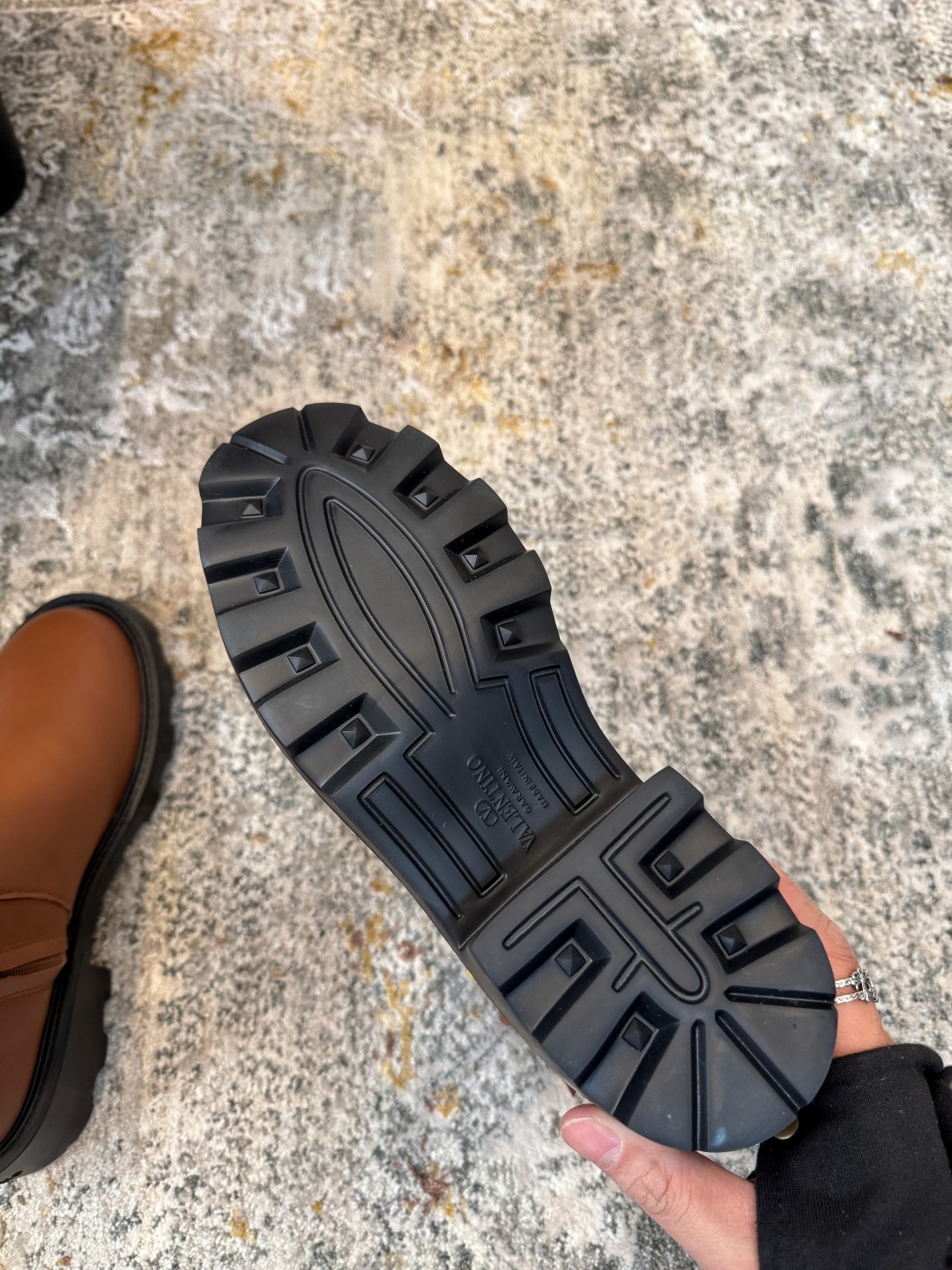 [TOP] VALENTINO 6cm Mid Heel Cowhide Short Boots  - Black