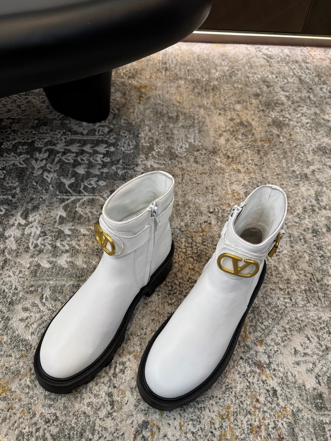 [TOP] VALENTINO 6cm Mid Heel Cowhide Short Boots  - Black