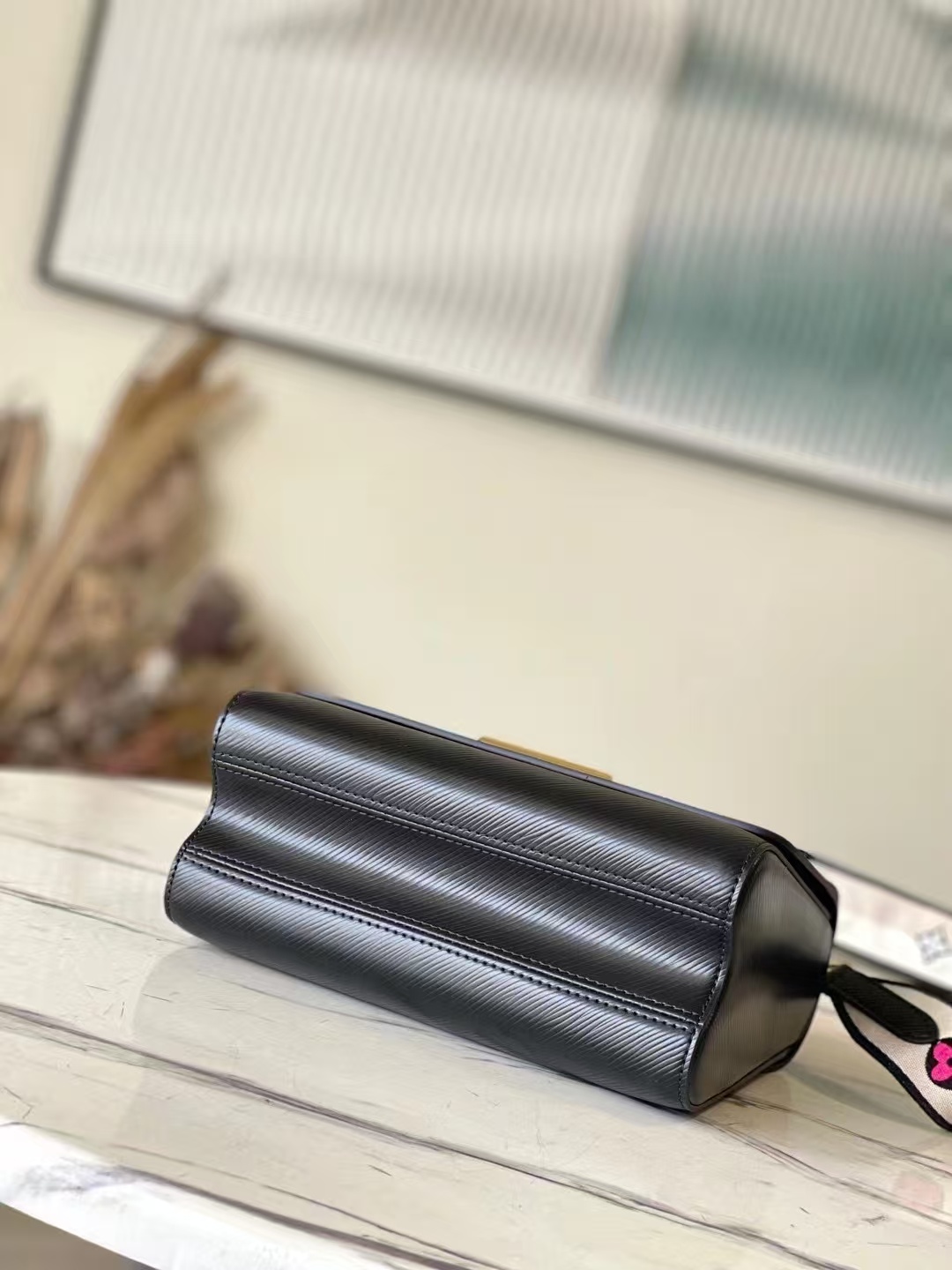 [TOP] Louis Vuitton LV Twist MM Bag 23 x 17 x 9.5 cm - Black