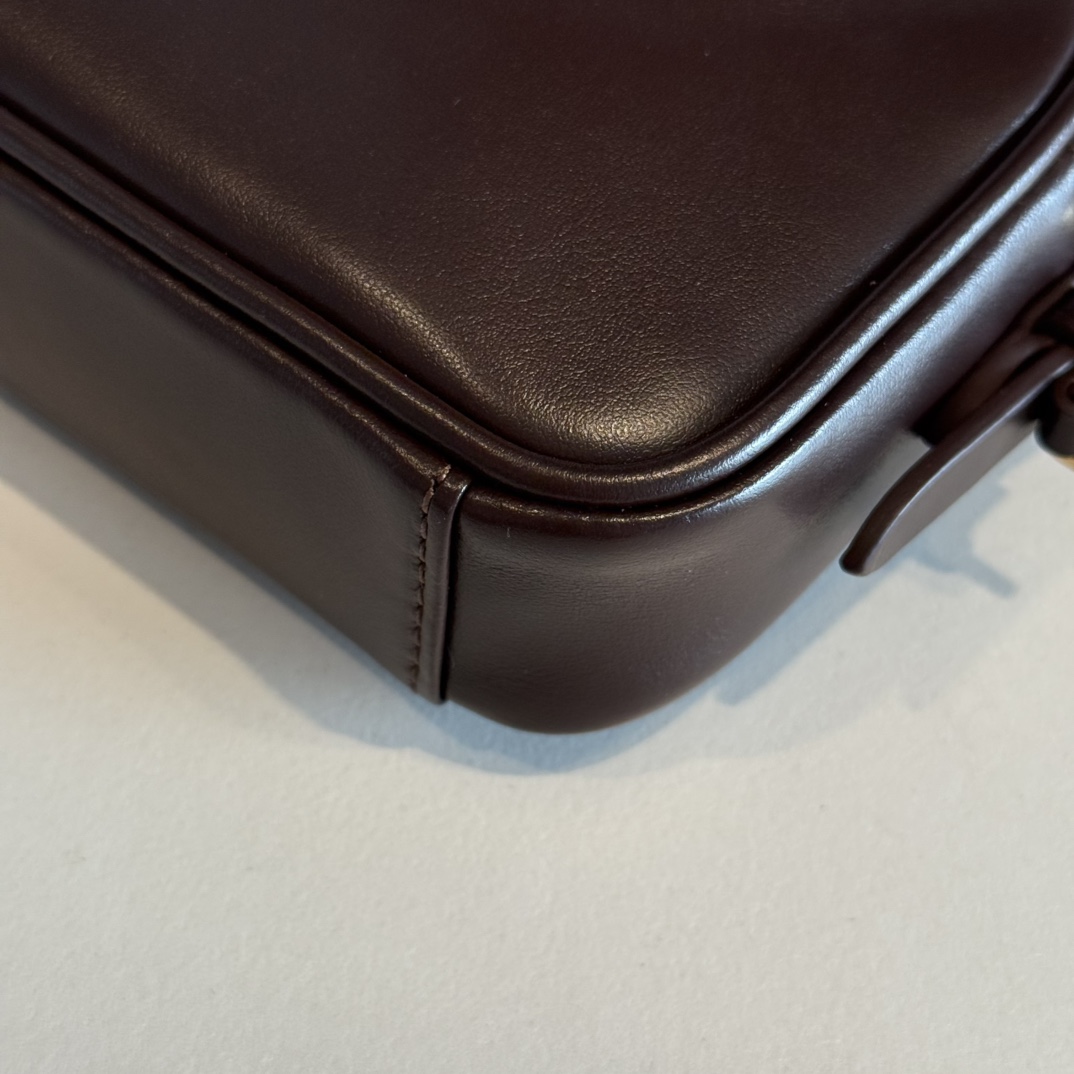 [TOP] Miu Miu Cowhide Handbag 20x10x4.5 cm - 3 Colour