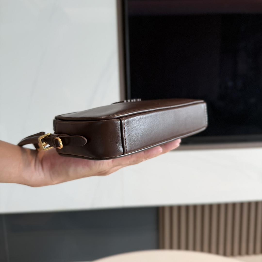 [TOP] Miu Miu Cowhide Handbag 20x10x4.5 cm - 3 Colour