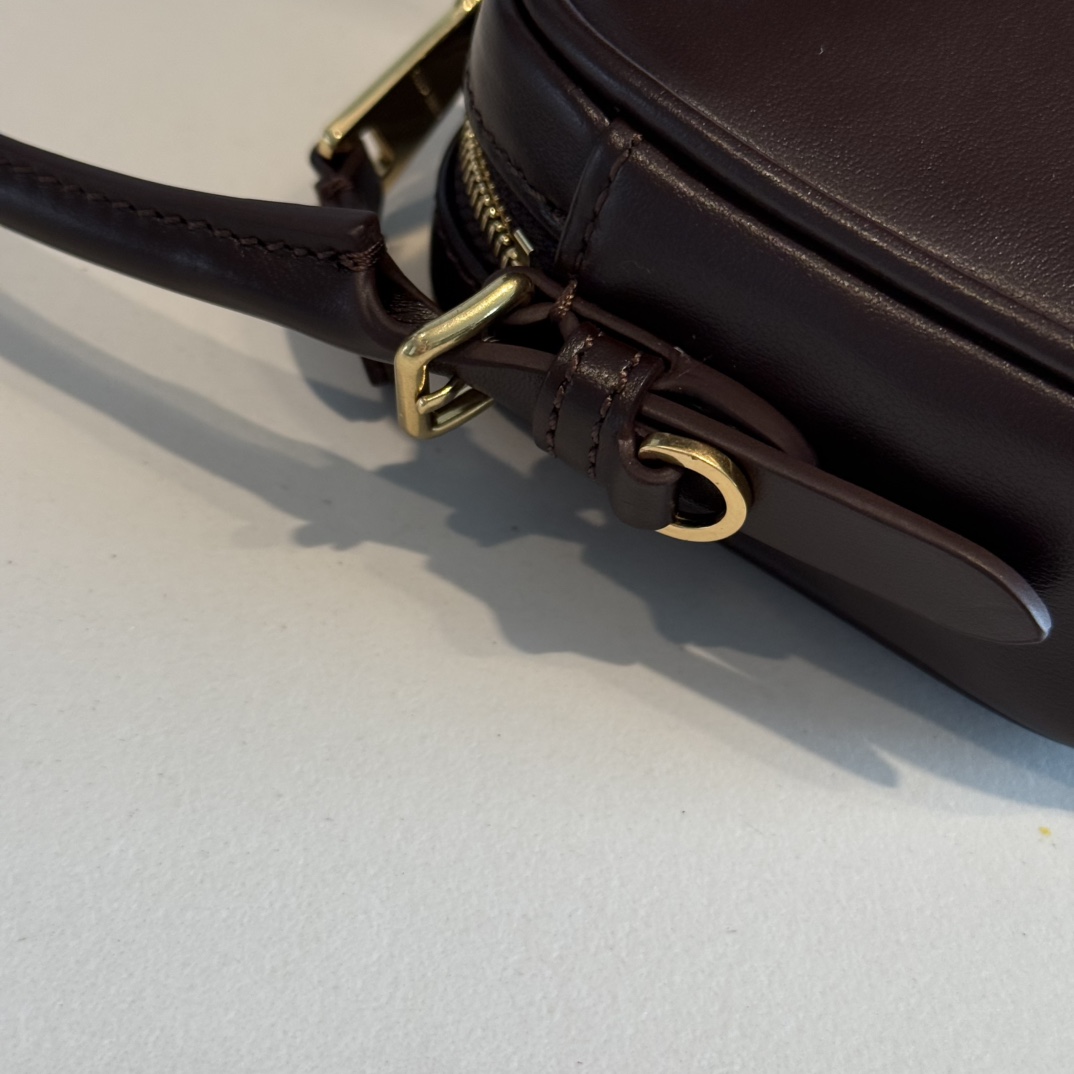 [TOP] Miu Miu Cowhide Handbag 20x10x4.5 cm - 3 Colour