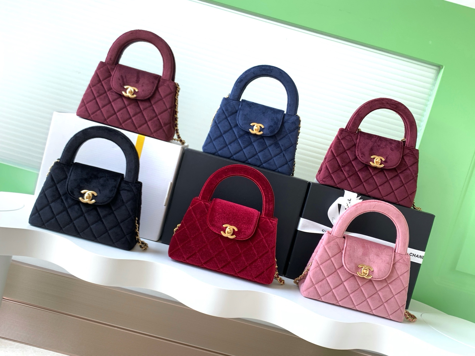 [TOP] CHANEL Kelly Chain Bag Velvet 13x19x7 cm - 6 Colors
