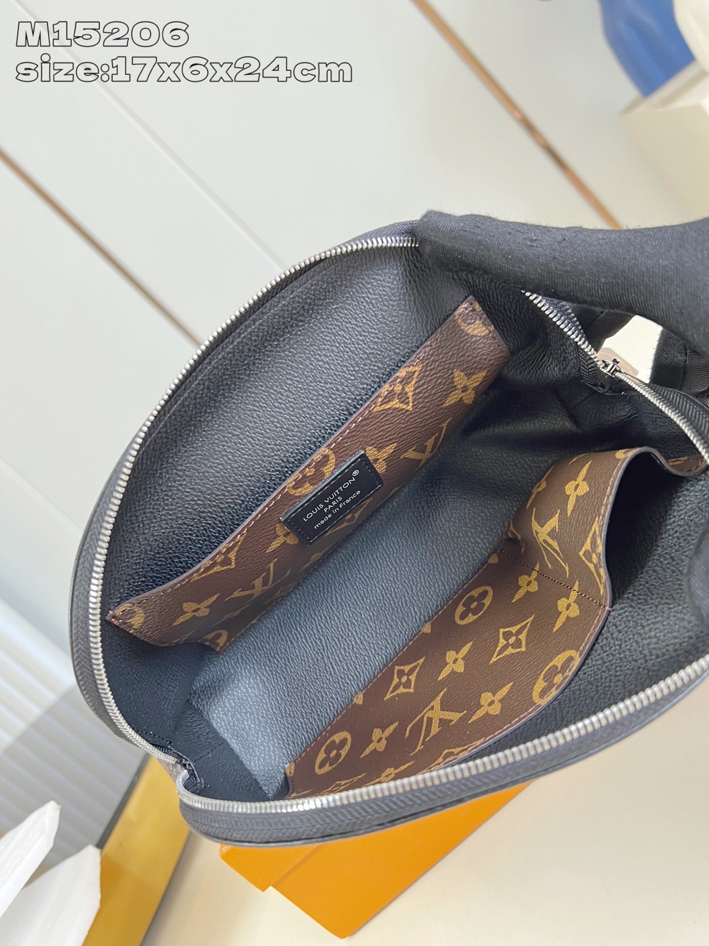 [TOP] Louis Vuitton LV Pochette Cosmétique Cosmetic Bag 17 x 6 x 24 cm - Black