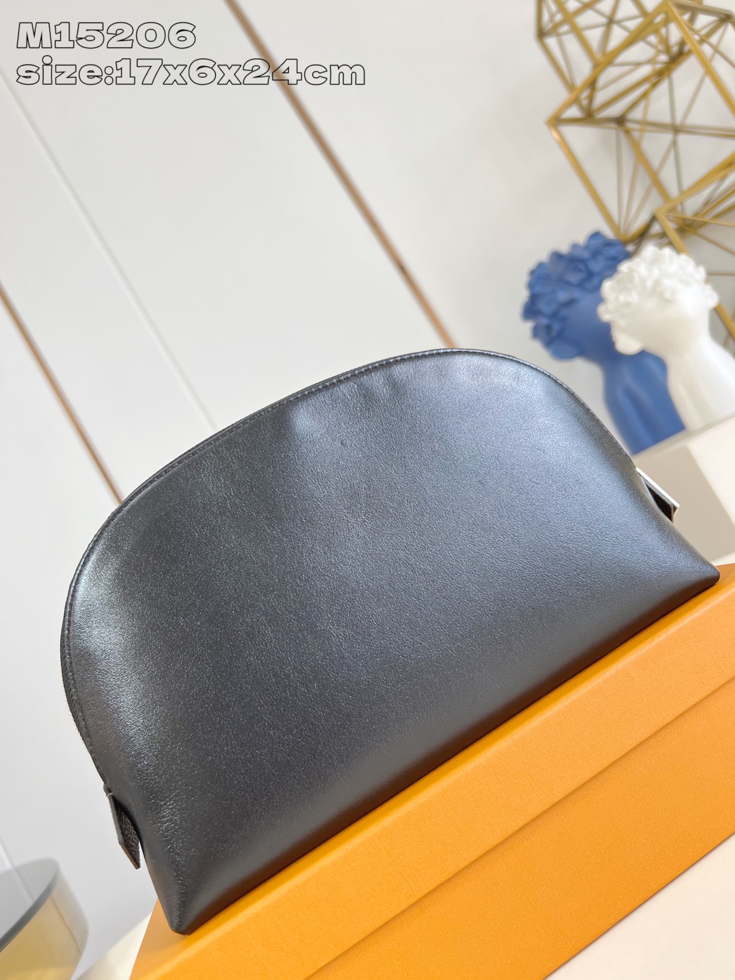 [TOP] Louis Vuitton LV Pochette Cosmétique Cosmetic Bag 17 x 6 x 24 cm - Black