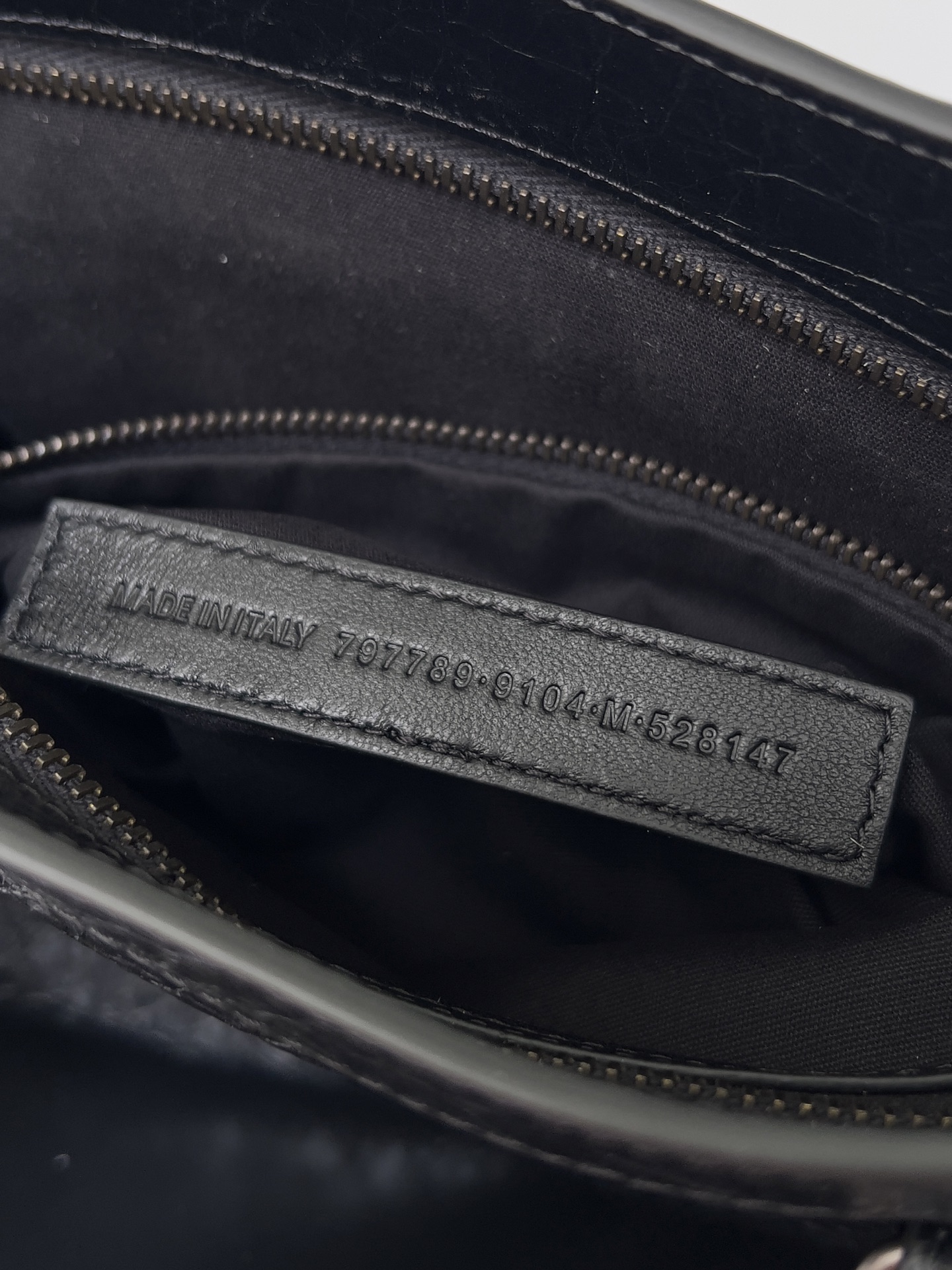 [TOP] BALENCIAGA Top Layer Cowhide Bag 29.9x19.1x9.9cm - Black