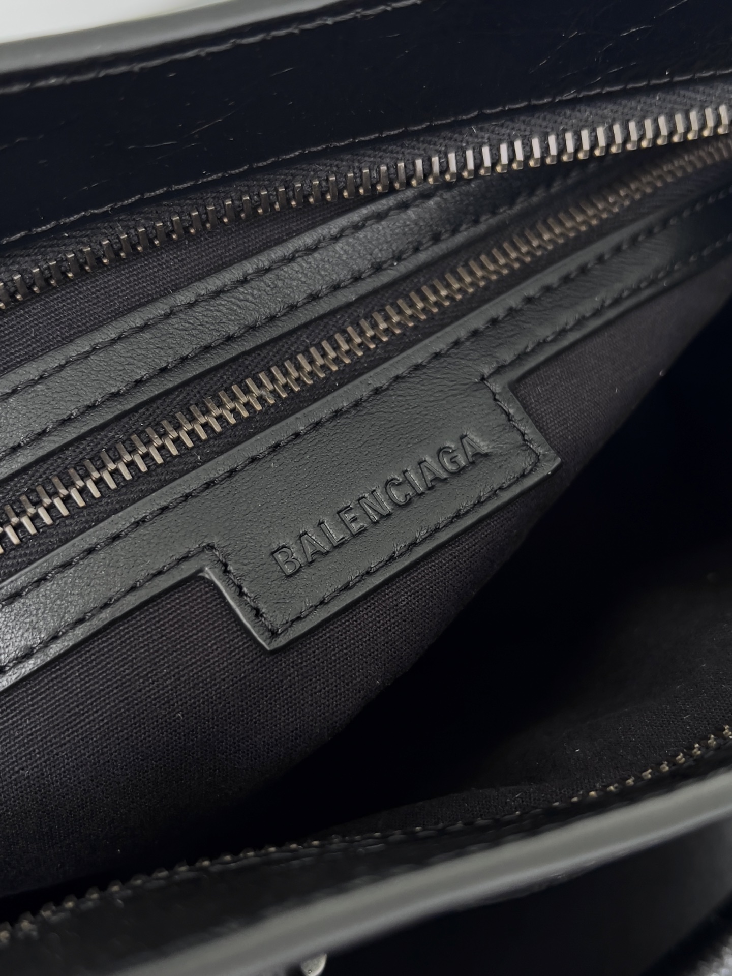 [TOP] BALENCIAGA Top Layer Cowhide Bag 29.9x19.1x9.9cm - Black