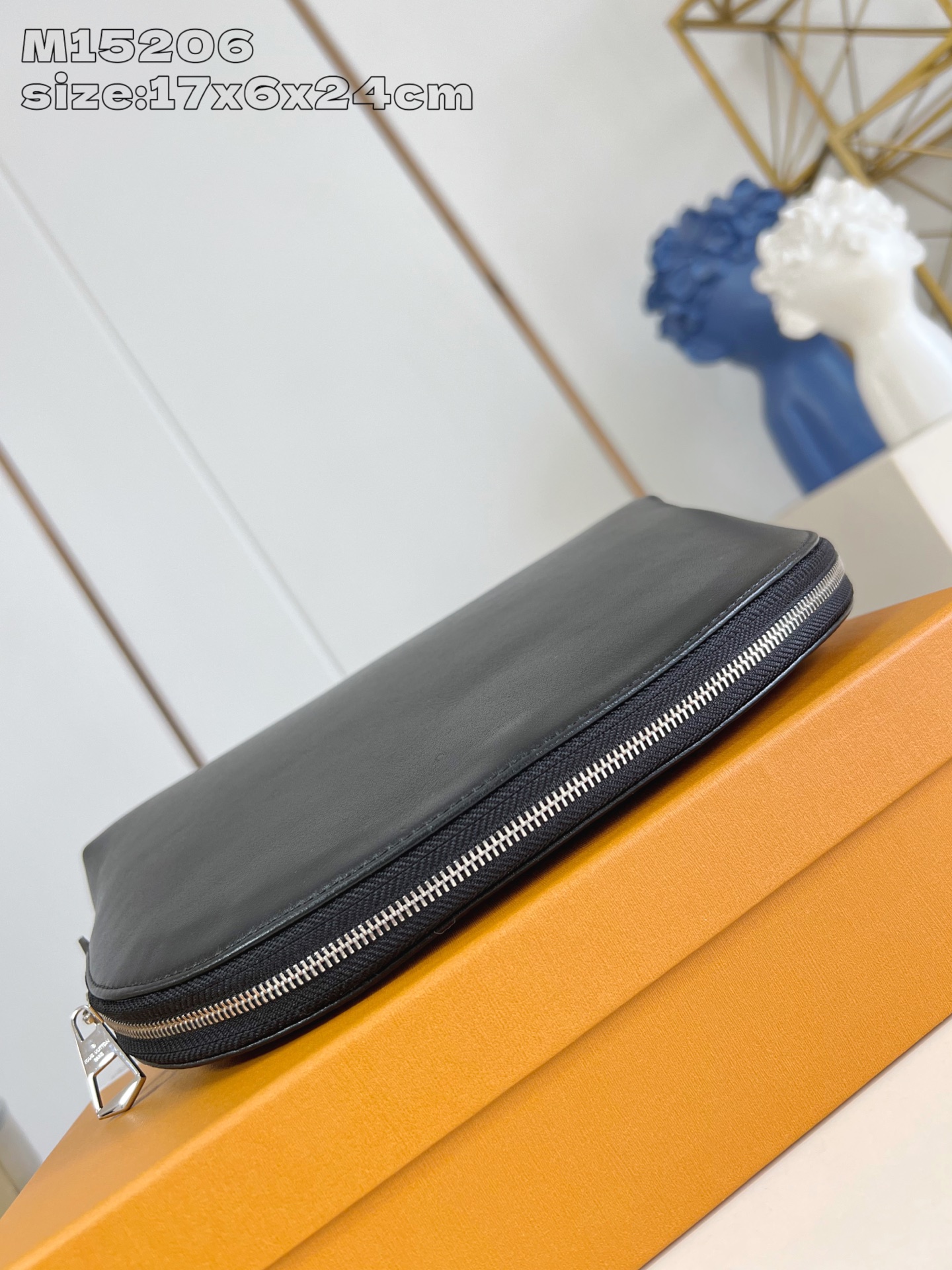 [TOP] Louis Vuitton LV Pochette Cosmétique Cosmetic Bag 17 x 6 x 24 cm - Black