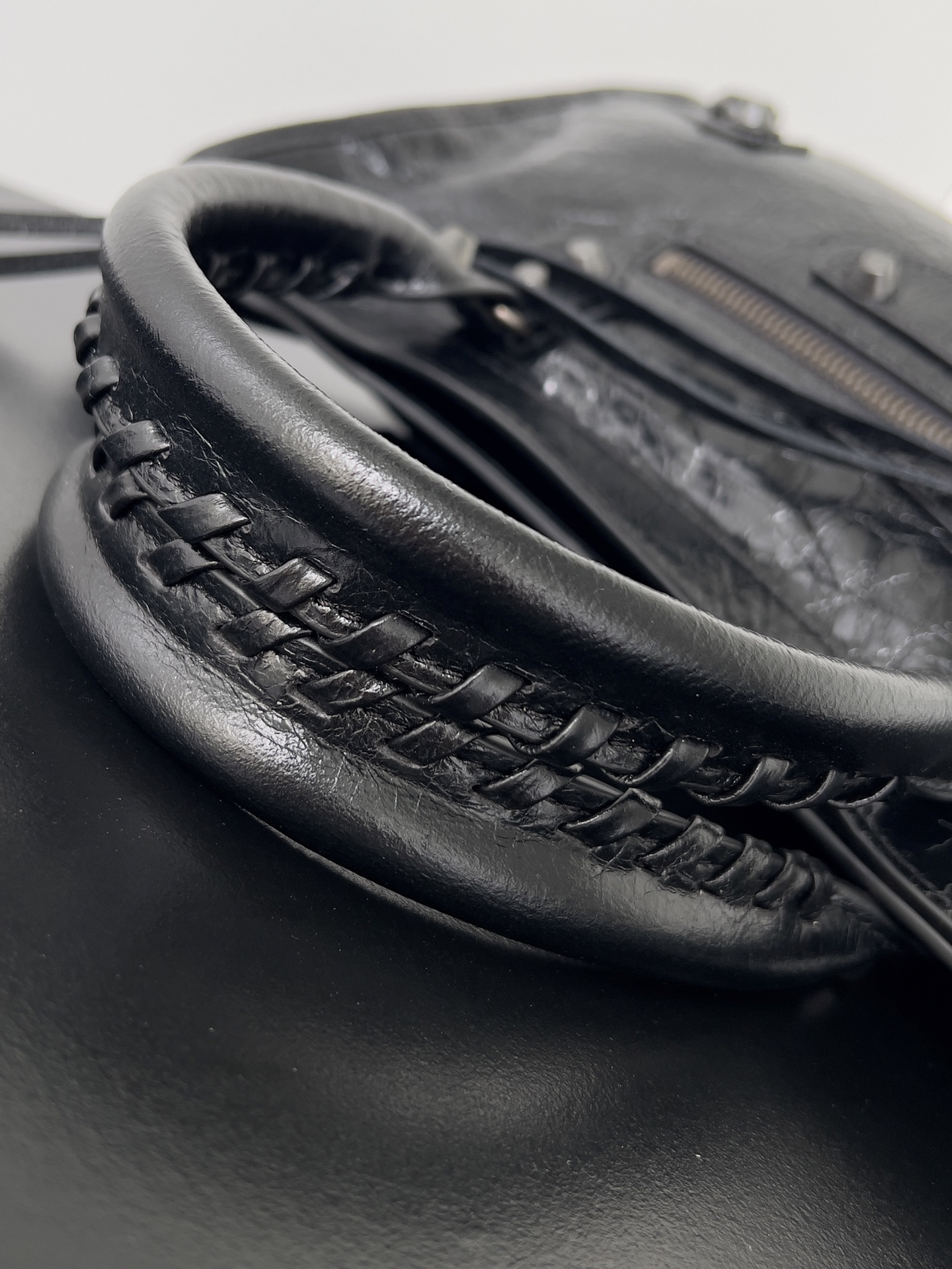 [TOP] BALENCIAGA Top Layer Cowhide Bag 29.9x19.1x9.9cm - Black