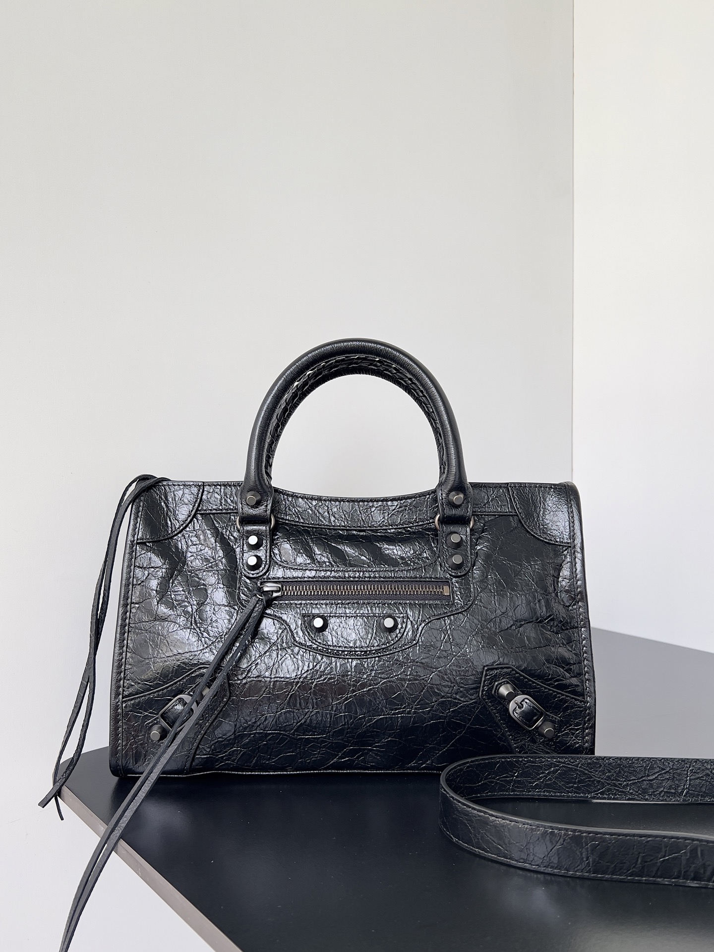 [TOP] BALENCIAGA Top Layer Cowhide Bag 29.9x19.1x9.9cm - Black