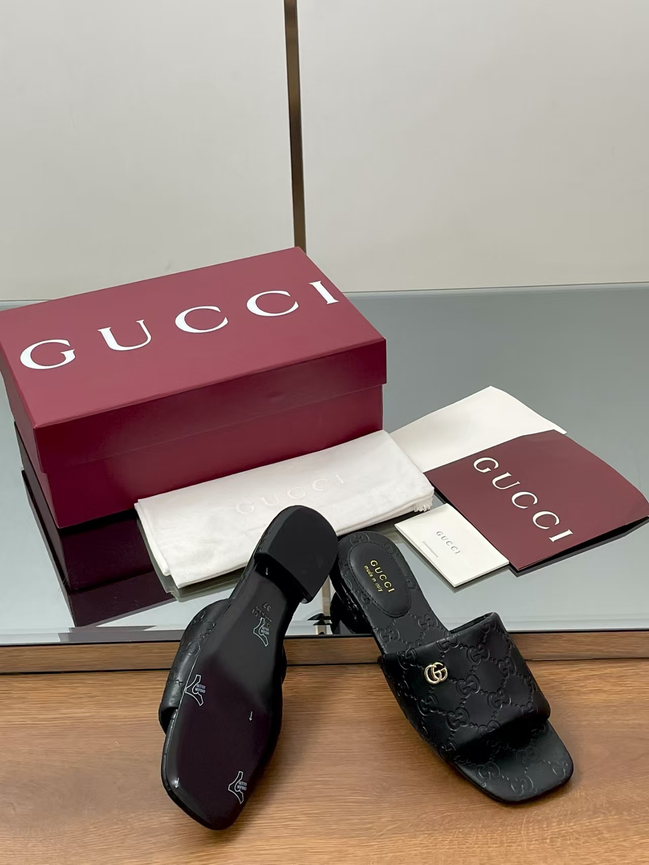 [TOP] GUCCI Double G Slippers - 2 Color