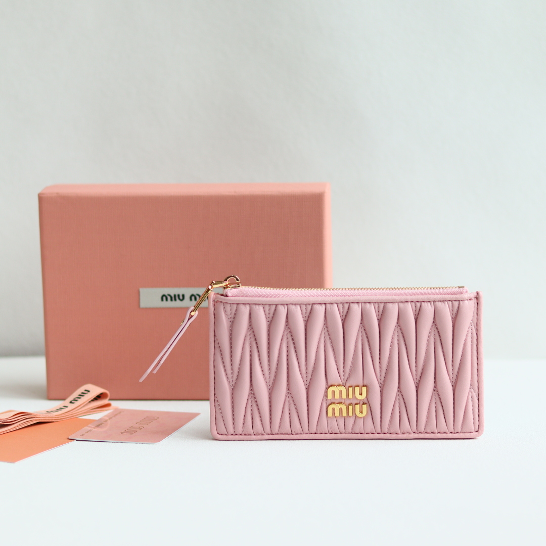 [TOP] Miu Miu Matelasse Pattern Pocket Wallet 8 x 15 cm - 5 Color