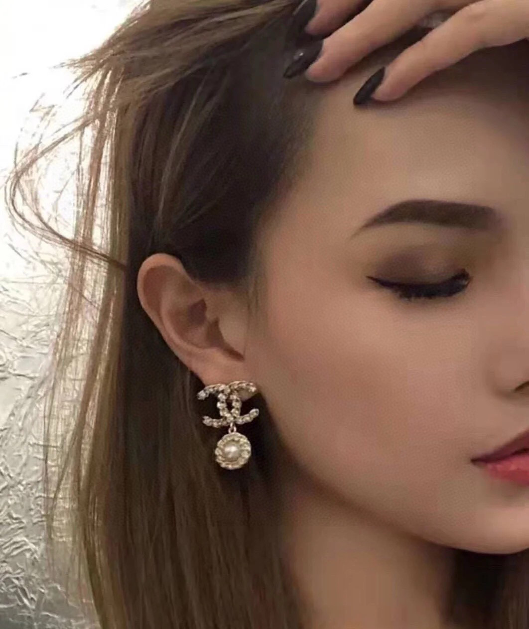 [TOP] CHANEL Pearl Earrings - Gold&White