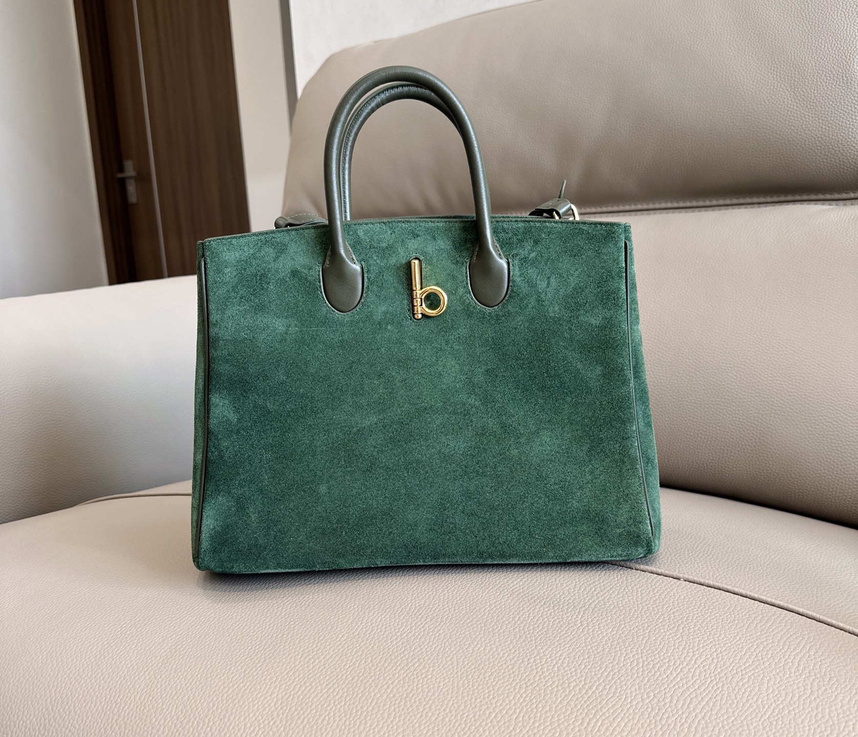 [TOP] BURBERRY Calf Suede Tote Bag 30 × 13 × 24cm - 2 Colors