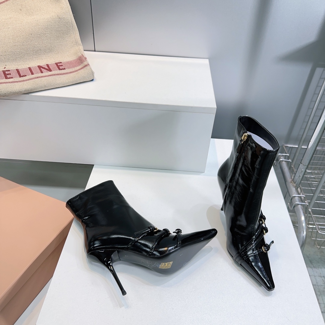 [TOP] Miu Miu Leather Boots - Black