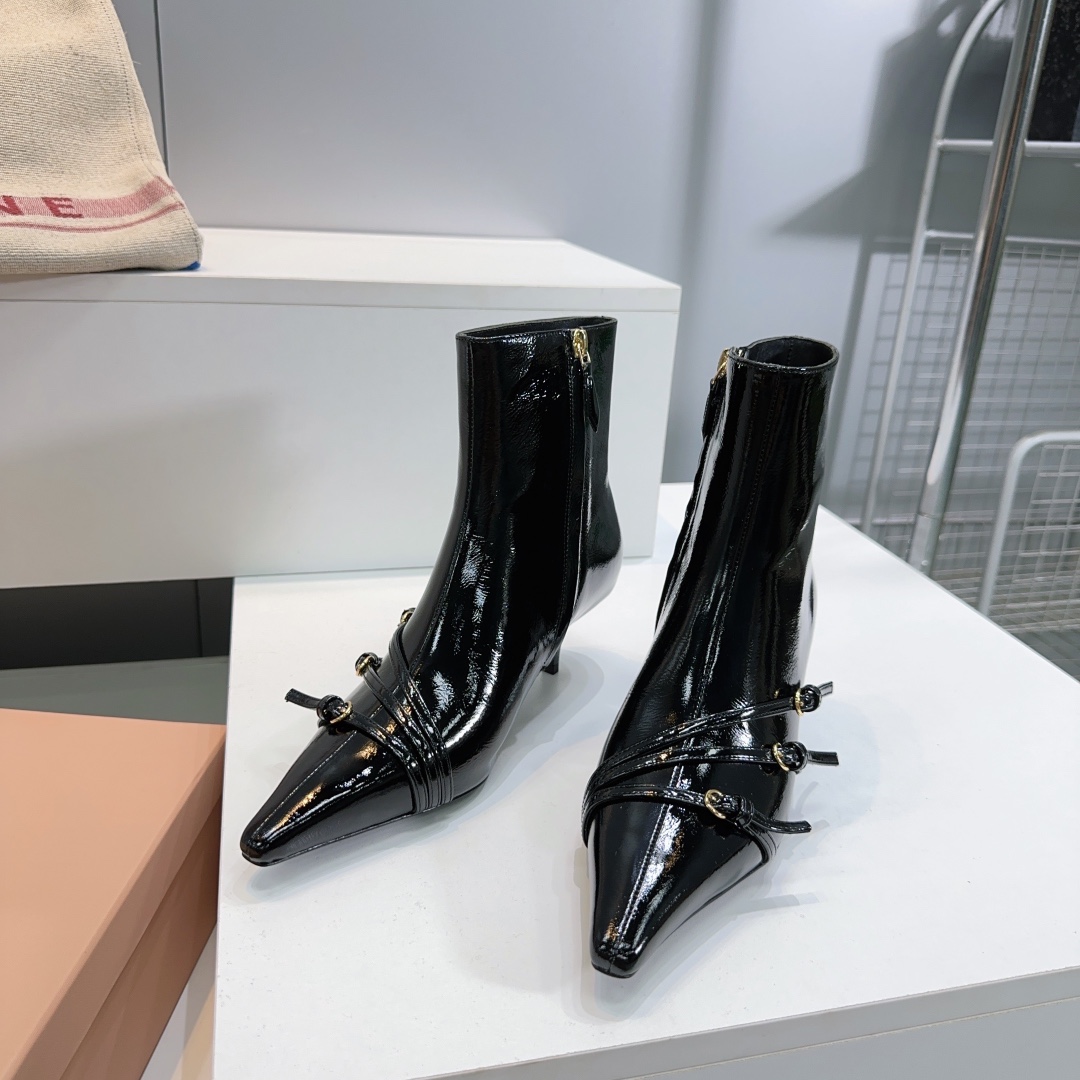 [TOP] Miu Miu Leather Boots - Black