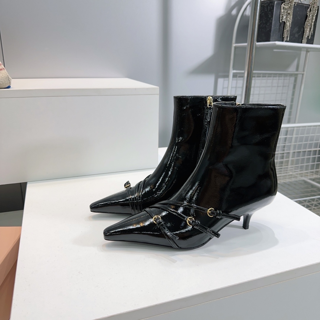 [TOP] Miu Miu Leather Boots - Black