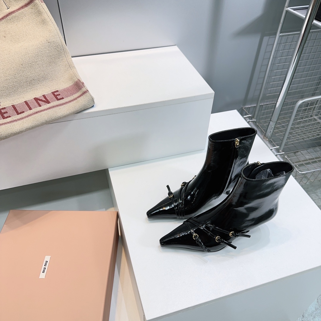 [TOP] Miu Miu Leather Boots - Black