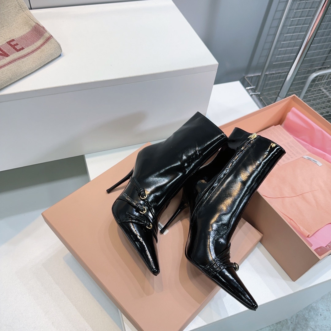 [TOP] Miu Miu Leather Boots - Black