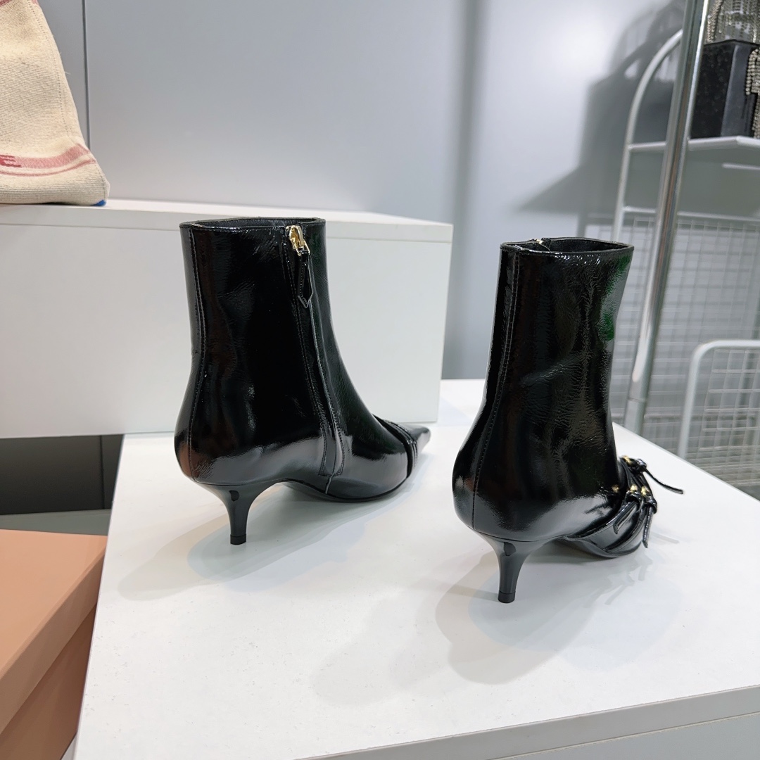 [TOP] Miu Miu Leather Boots - Black