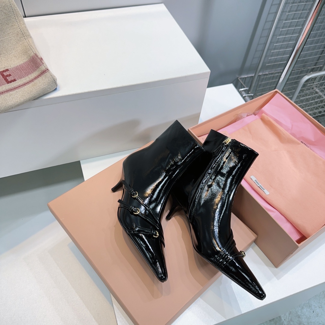 [TOP] Miu Miu Leather Boots - Black