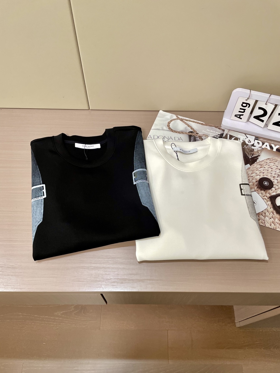 [TOP] Givenchy Men's T-shirt - 2 Color