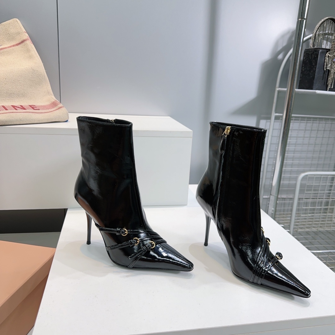 [TOP] Miu Miu Leather Boots - Black