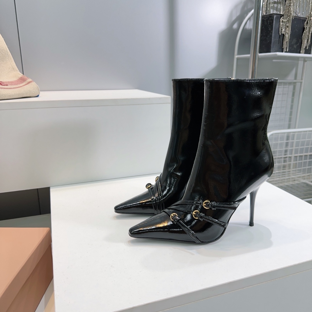 [TOP] Miu Miu Leather Boots - Black