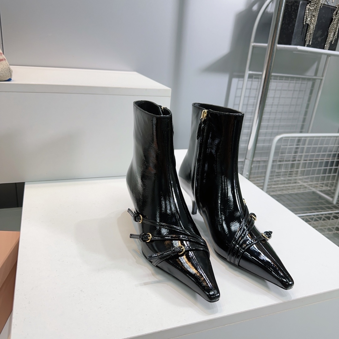 [TOP] Miu Miu Leather Boots - Black