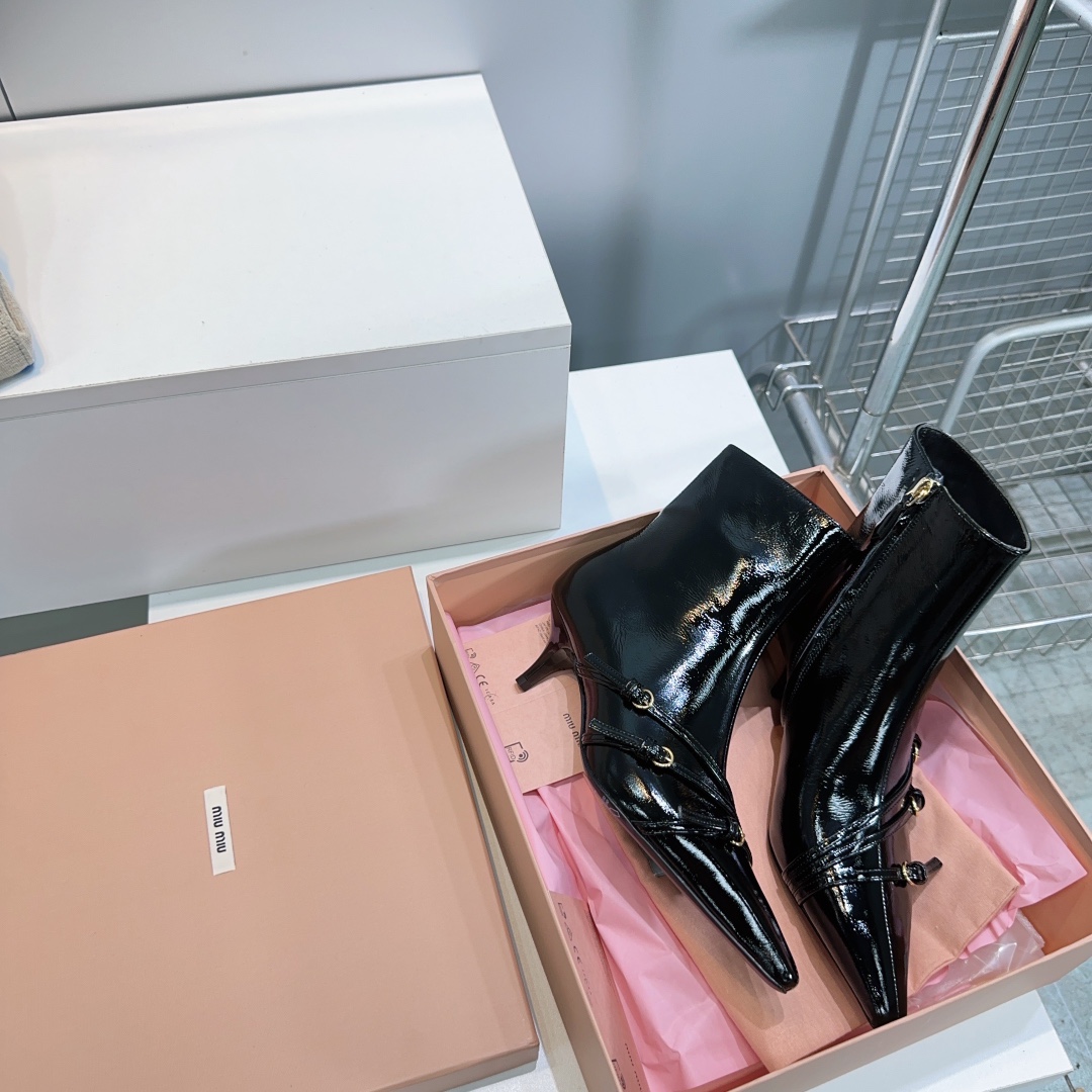 [TOP] Miu Miu Leather Boots - Black