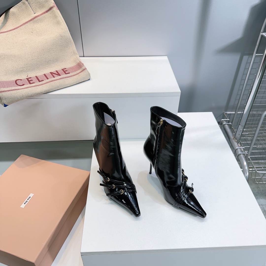 [TOP] Miu Miu Leather Boots - Black