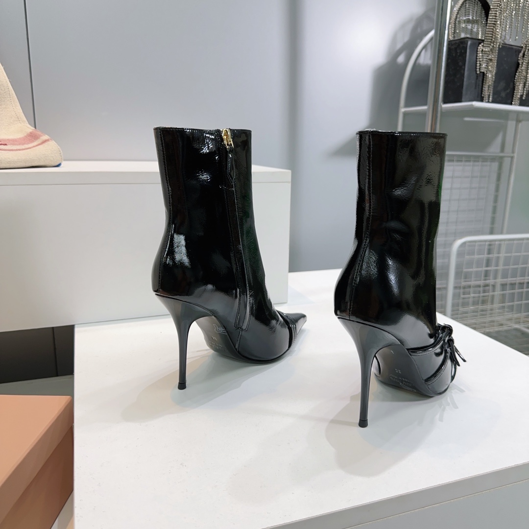 [TOP] Miu Miu Leather Boots - Black