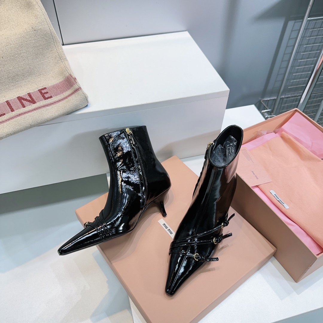[TOP] Miu Miu Leather Boots - Black