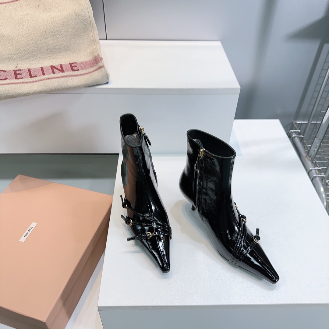 [TOP] Miu Miu Leather Boots - Black