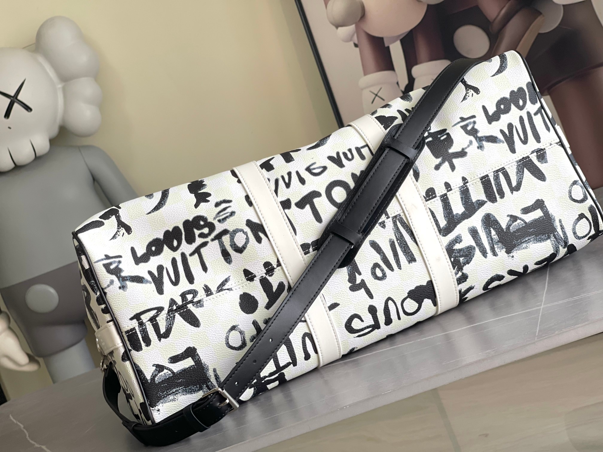 [TOP] Louis Vuitton LV  Keepall Bandoulière 50  Bag 50x29 x23cm - White