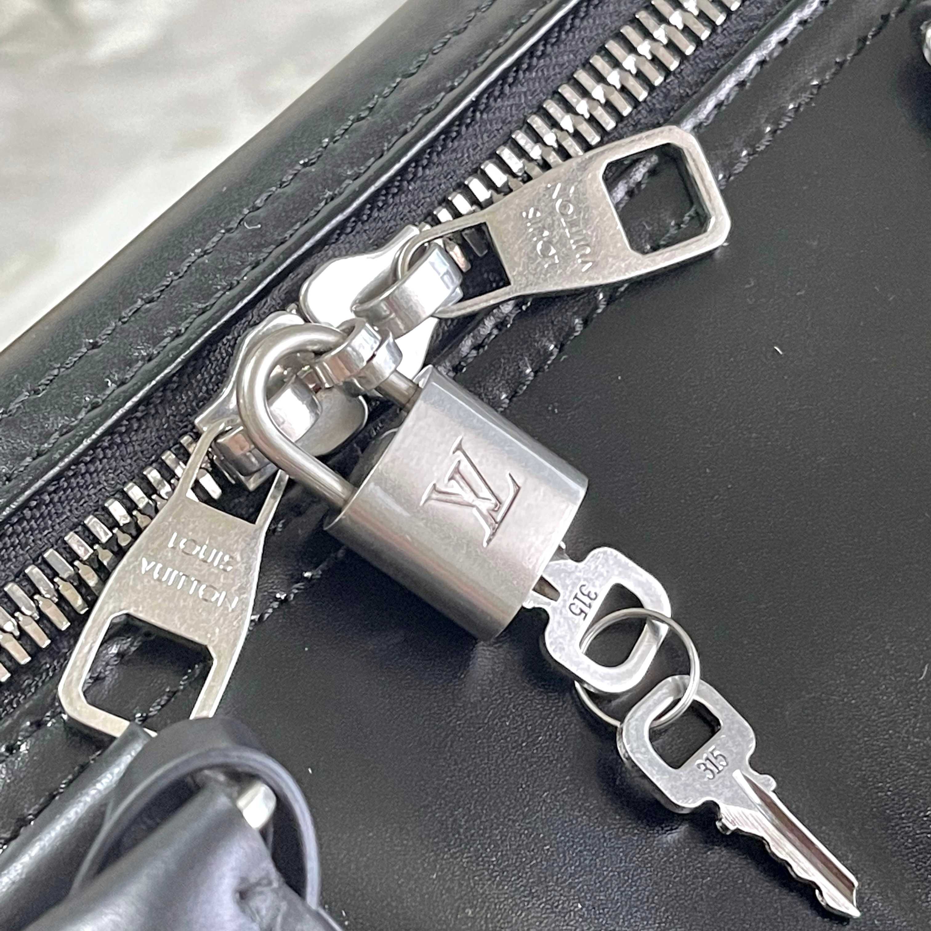 [TOP] Louis Vuitton LV Keepall Cargo Bandoulière 50 Bag 23 x 29 x 52cm - Black