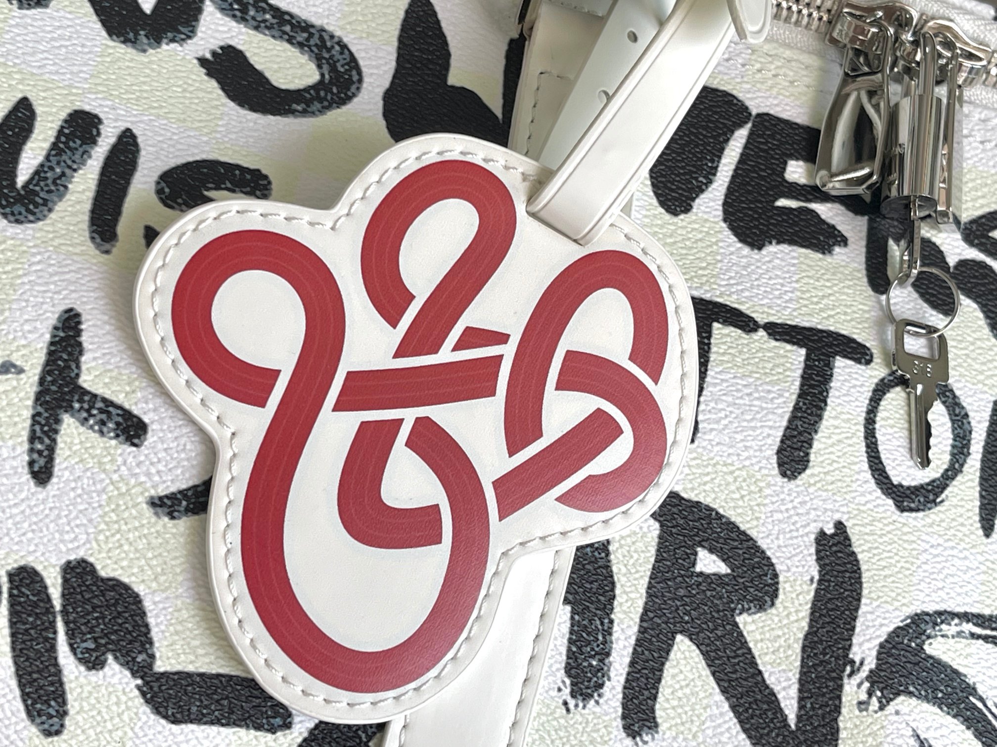 [TOP] Louis Vuitton LV  Keepall Bandoulière 50  Bag 50x29 x23cm - White