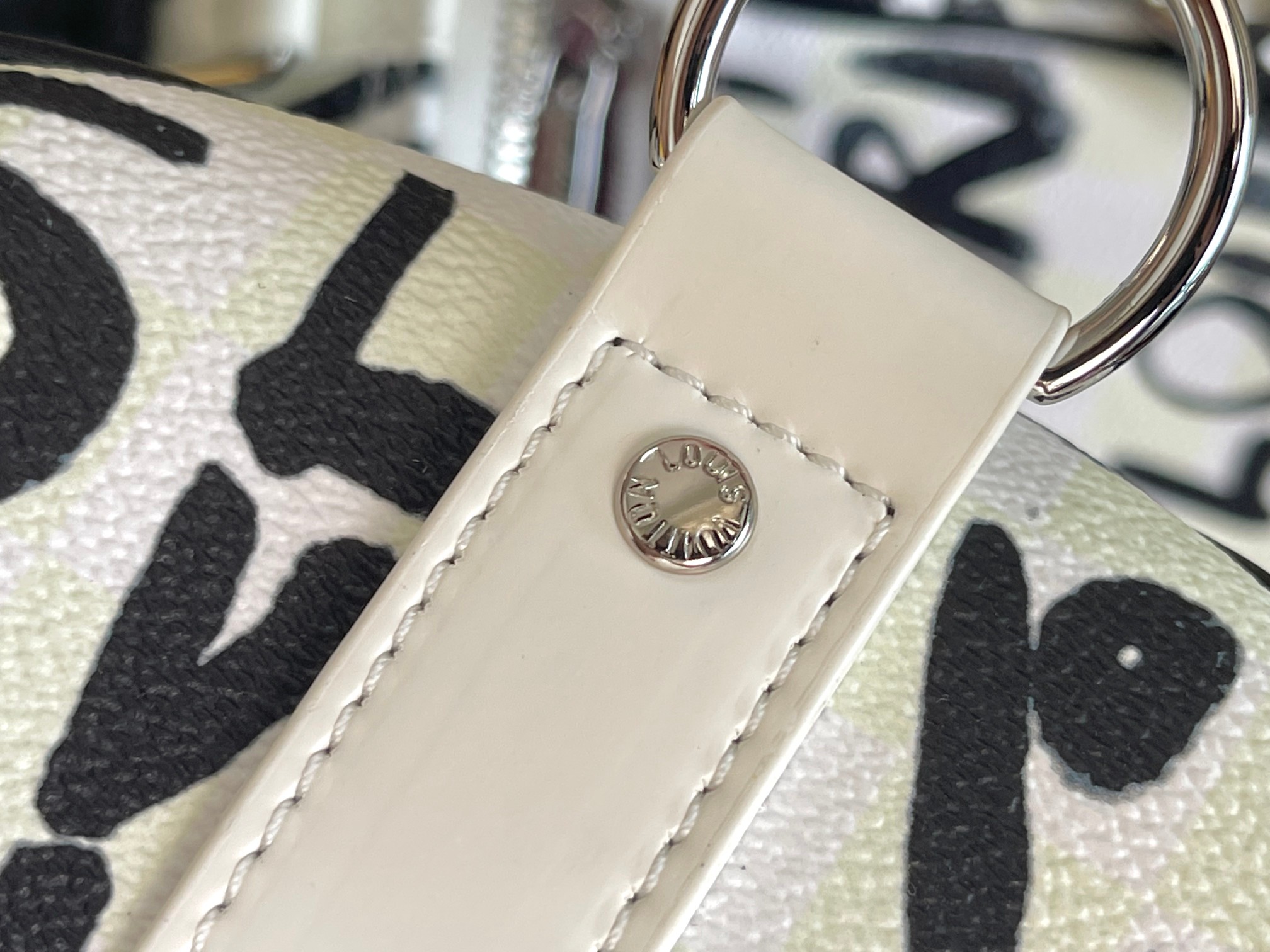 [TOP] Louis Vuitton LV  Keepall Bandoulière 50  Bag 50x29 x23cm - White