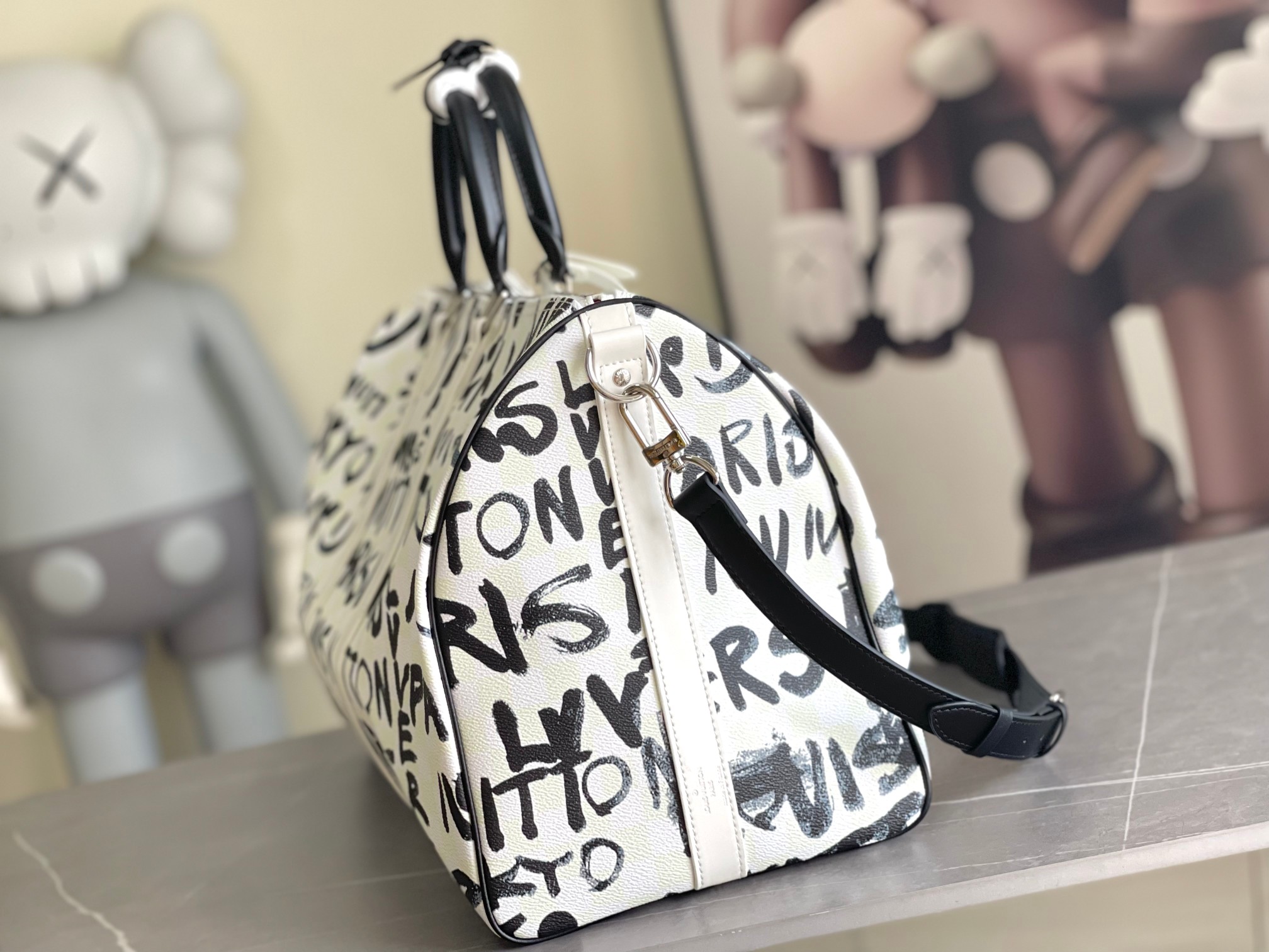 [TOP] Louis Vuitton LV  Keepall Bandoulière 50  Bag 50x29 x23cm - White