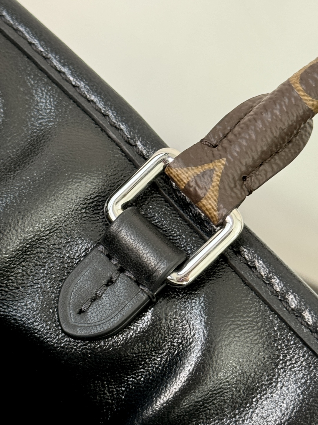 [TOP] Louis Vuitton LV OFF DUTY VIBE Backpack 24✖️25✖️10cm - Black