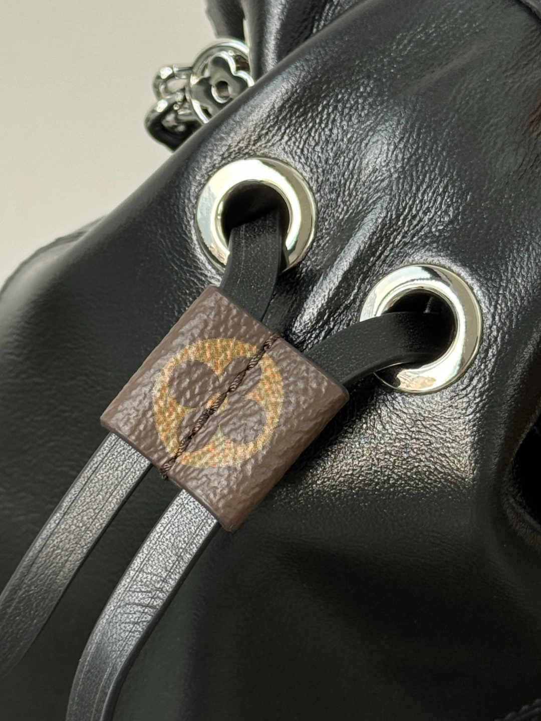 [TOP] Louis Vuitton LV OFF DUTY VIBE Backpack 24✖️25✖️10cm - Black