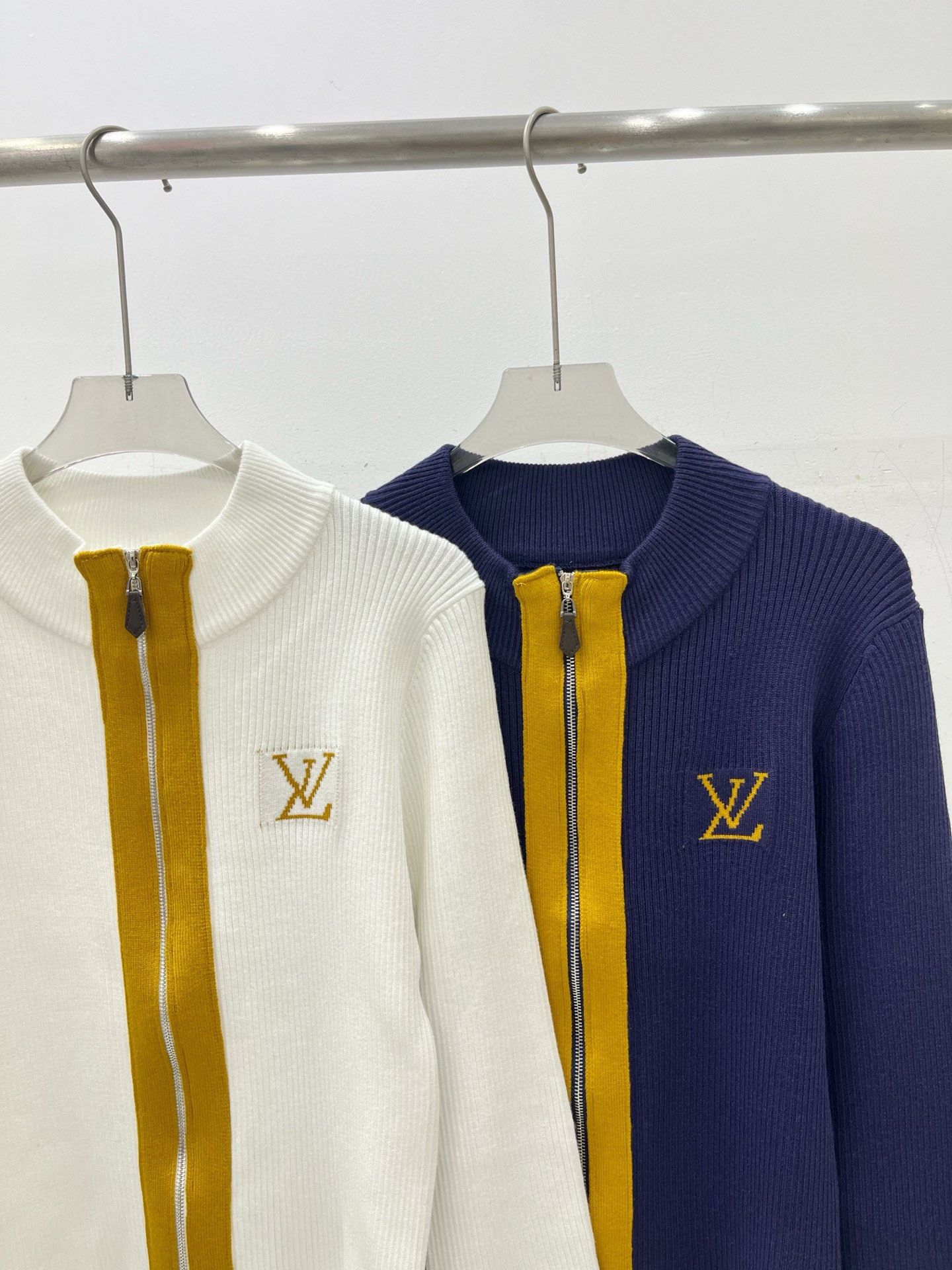 [TOP] Louis Vuitton LV Knit Top - 2 Color