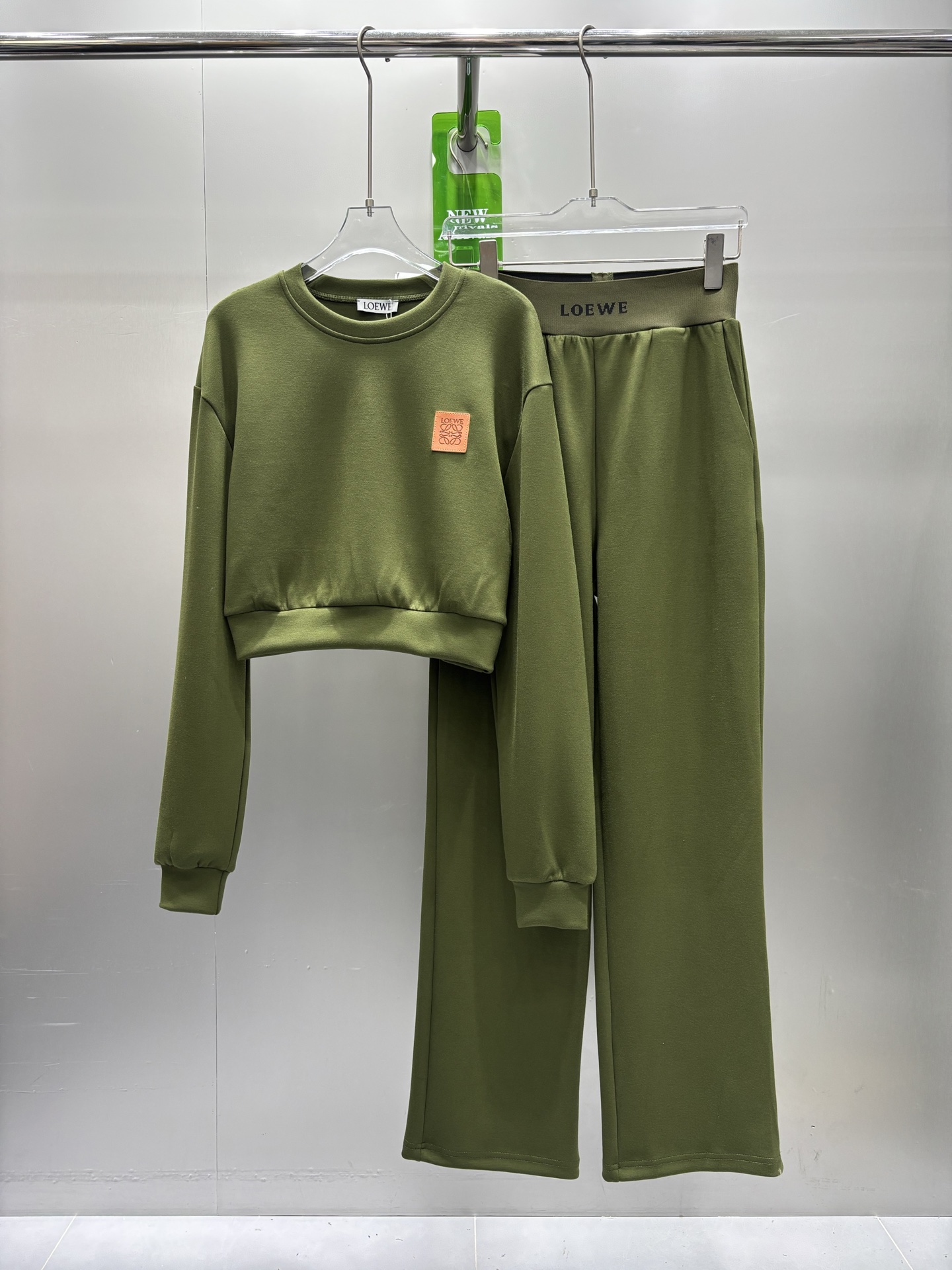 [TOP] LOEWE Cropped Sweatshirt and Pants Set - 2 Color