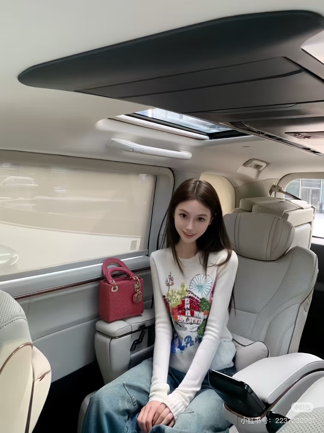 [TOP] Christian Dior Embroidered Crew Neck Sweater - Apricot