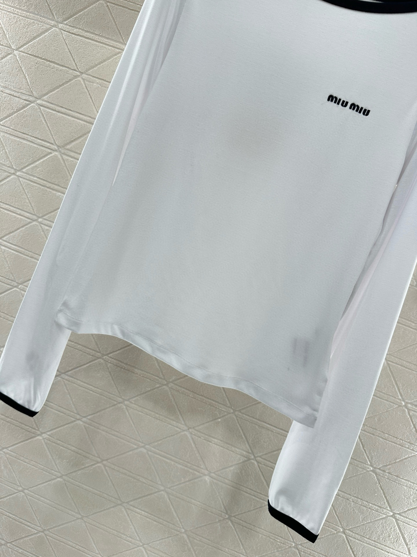 [TOP] Miu Miu Long Sleeve Bottoming Shirt - White